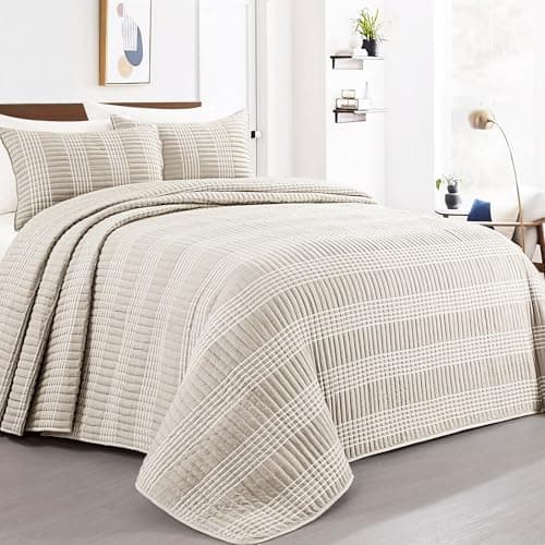 HOMBYS 132x120 Seersucker Patchwork Oversized King Quilt Set Lightweight Plaid Bedspread Coverlet Set All Season Bohemian Home Bedding Decor with 2 Pillow Shams Beige