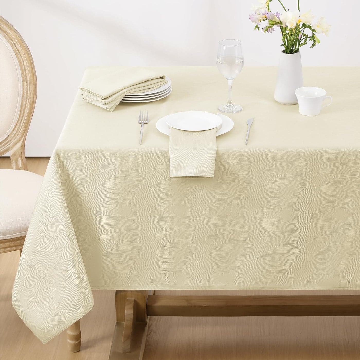 Softalker Jacquard Rectangle Tablecloth Swirl Design Waterproof Stain Resistant Table Cover Wrinkle Free Heavy Weight Table Cloths for DinnerPartiesHoliday 60 x 104 Inch Ivory