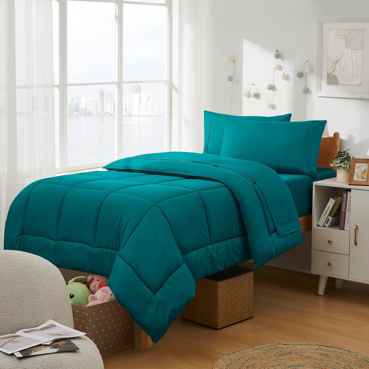 Dorm Room Essentials College Bedding Comforter Set 5 Piece Twin Size Bed in a Bag for College Students Boys and Girls Twin Teal