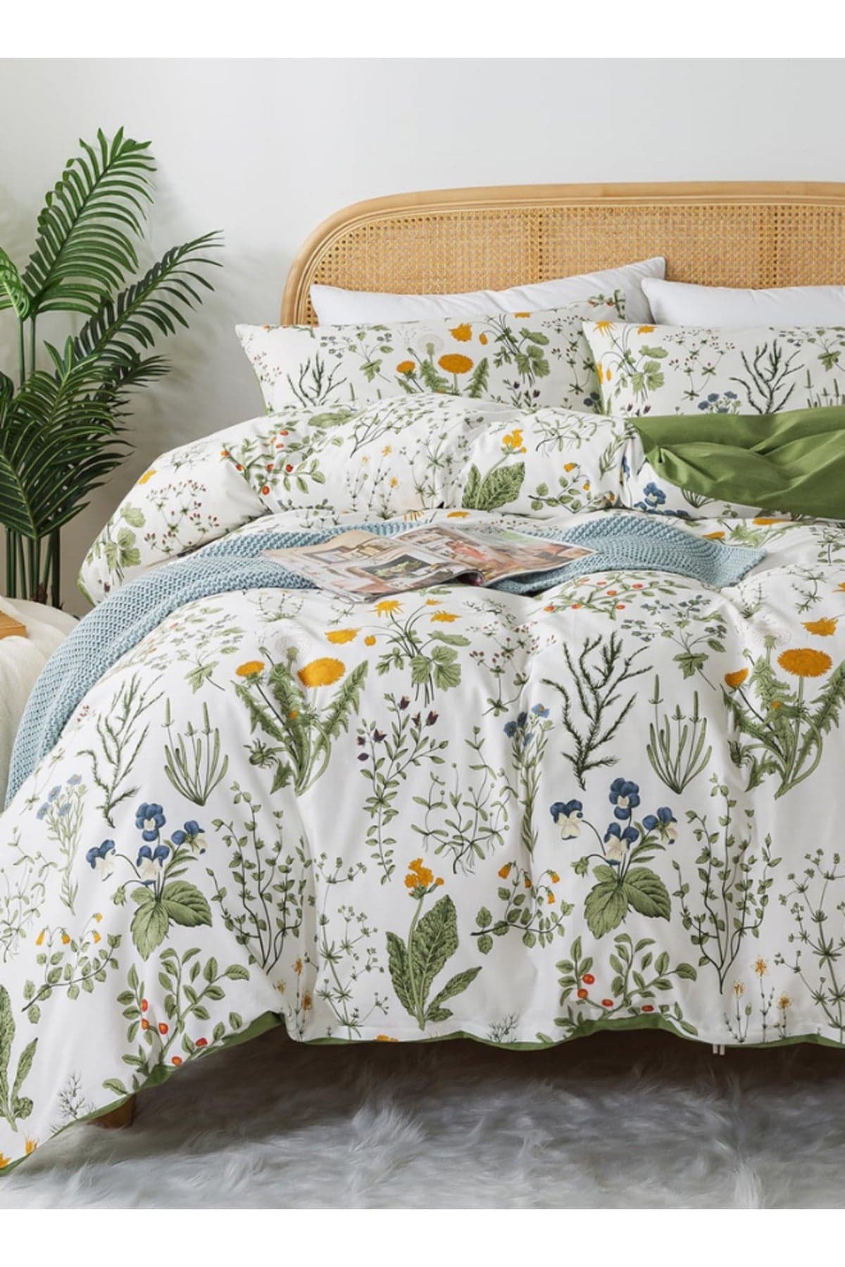 Queen size 6 piece: 1 Duvet cover - 200*230cm.; 1 Flat sheet - 230*250cm.; 4 Pillow covers - 50*75cm. Bedding set without filling, floral with yellow and blue flowers.