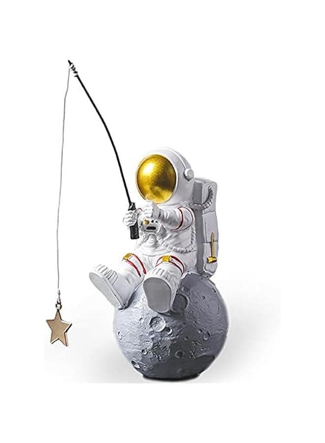Astronaut Figurine Statue, Astronaut Fishing Star Figure Sculpture for Desktop Tabletop Decor, Resin Spaceman Planet Desk Ornament for Outer Space Themed Bedroom Decor, Cake Topper Decoration Model