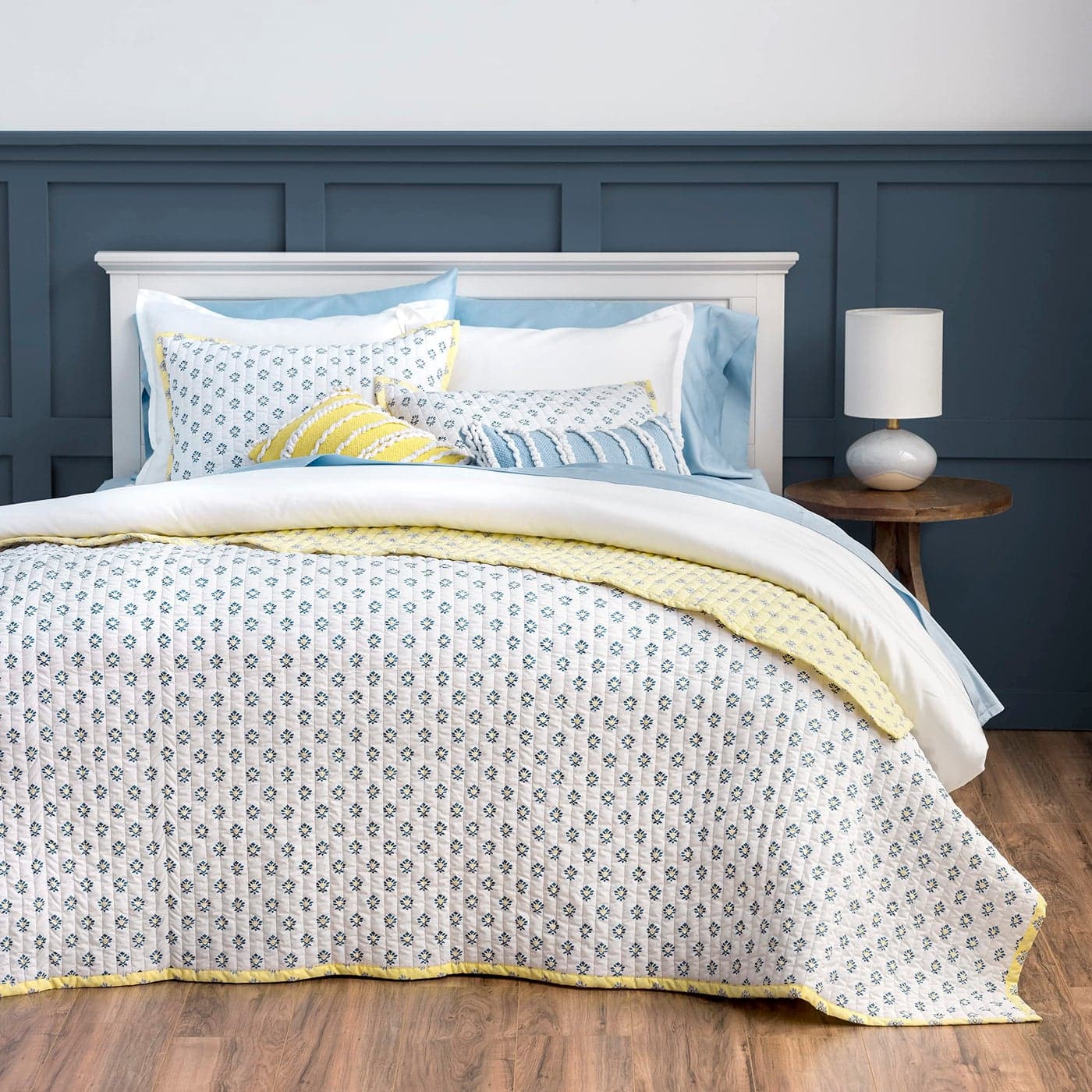 MARTHA STEWART Naomi Yellow Queen Quilt Set 3 Piece 100 Cotton Bedspread Reversible Cool Crisp Percale Weave Soft Printed Lightweight Quilt 1 Quilt 2 Pillow Shams