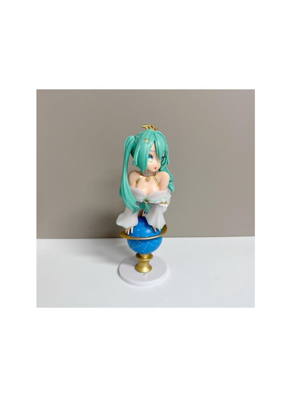 Music World Songstress Figure Creative Globe PVC Doll Twin-Tails Anime Desktop Ornament Birthday Gift Collection 17cm