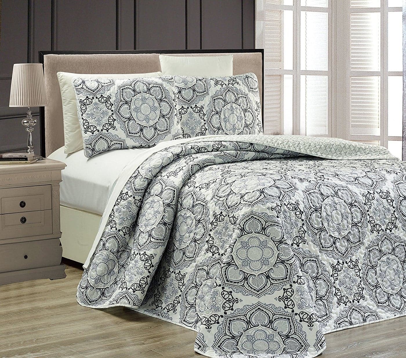 Linen Plus KingCalifornia King 3pc Reversible Oversized Bedspread Set Medallion Print Light Grey White Black New