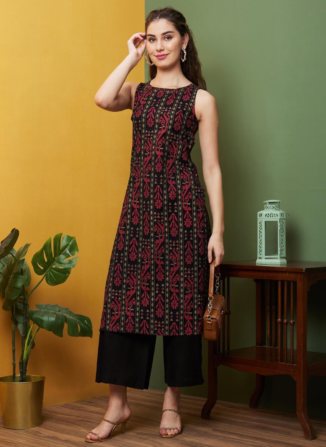 Globus Women's Black Kurta Set with Round Neck and Thread Work Detailing