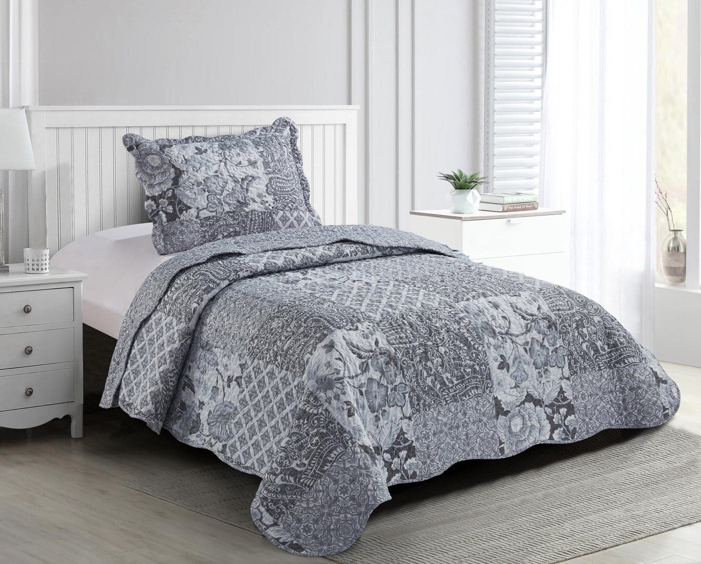 Brilliant Sunshine Grey Flowers Patchwork 2Piece Quilt Set with 1 Sham Reversible Bedspread Soft Lightweight Coverlet AllSeason Twin Grey