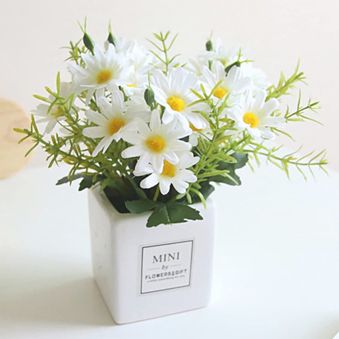 AIFUSI Artificial Flowers Faux Flowers in Vase Small White Daisy Decor Mini Silky Artificial Daisies Fake Plant Flower Decor for Home Decor Indoor Centerpiece Table Decorations