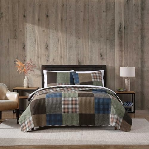 Eddie Bauer - King Quilt Set, Reversible Cotton Blend Bedding with Lightweight Feel, 3 Piece Bed Set with Matching Pillowcases (Classic Patchwork Green)