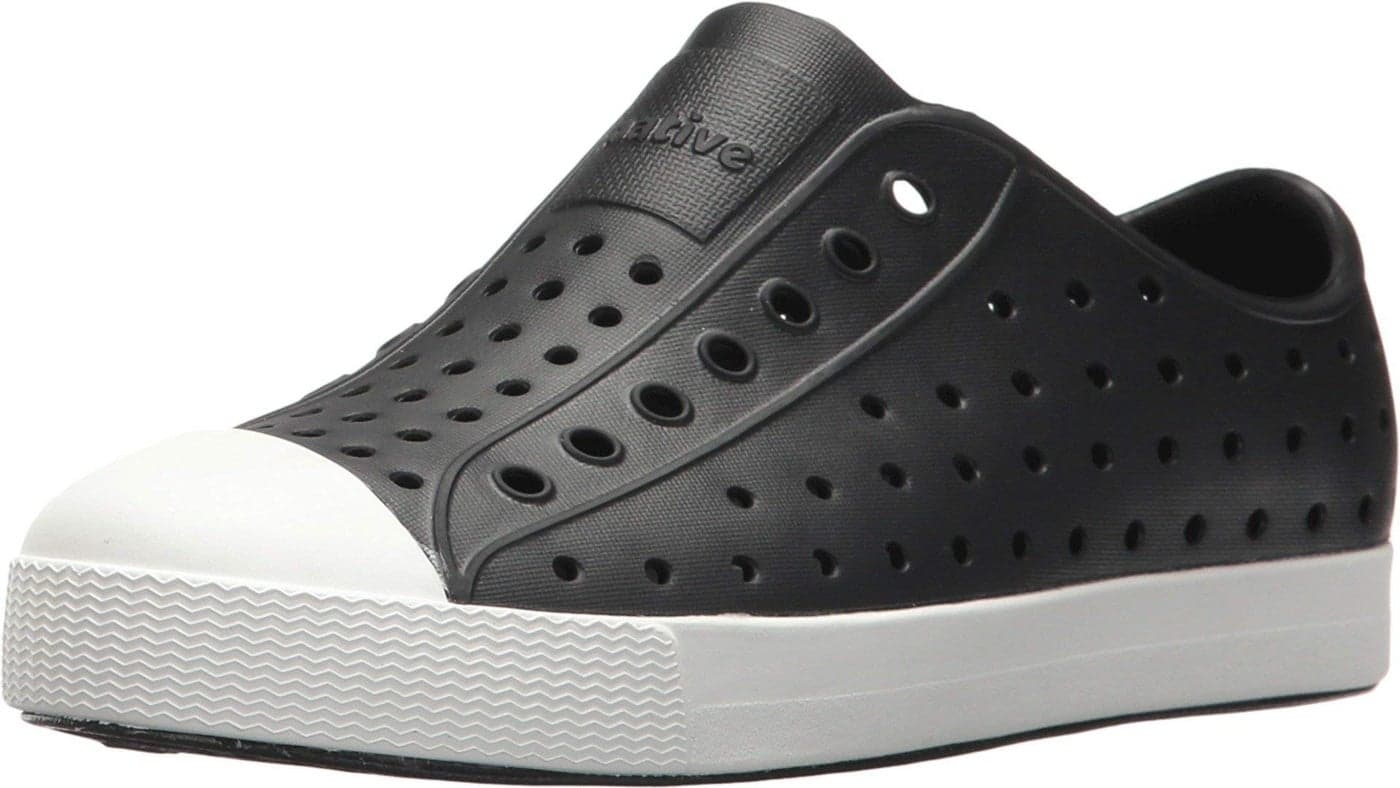 Native Shoes, Jefferson Child, Kids Lightweight Sneaker, Jiffy Black/Shell White, 4 M US Big Kid