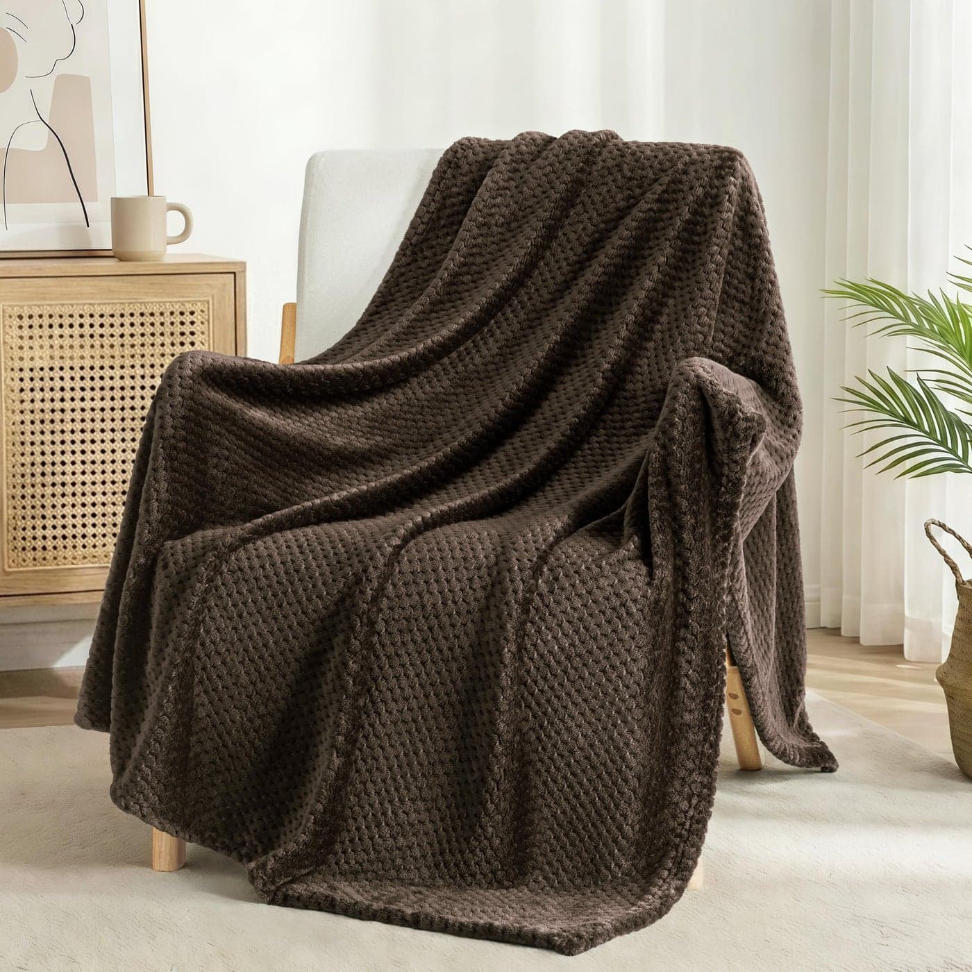 Exclusivo Mezcla Fleece Throw Blanket Extra Large Super Soft and Warm Blankets for Couch Sofa and Bed Waffle Textured Cozy Fuzzy and Lightweight Coffee 50x70 Inches