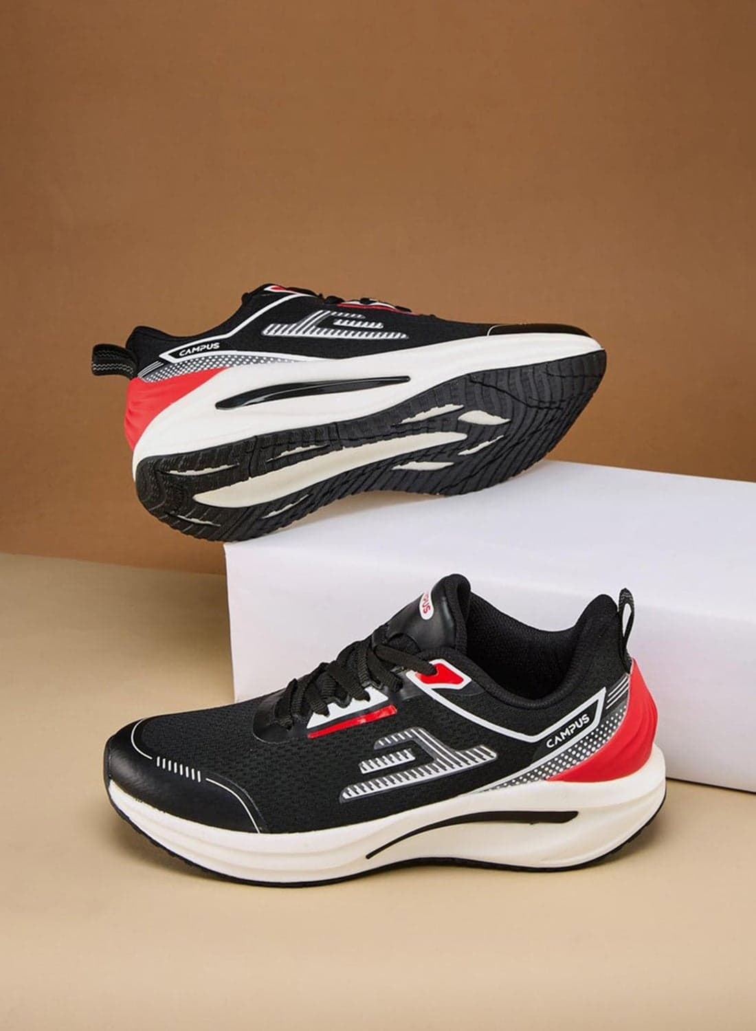 Men’s Black Sneakers – Dynamic Dual-Tone Design Shoes with Stylish Red Contrast Detailing