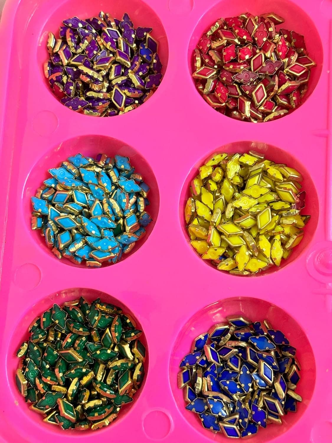 VISHAAN Diamond Shape Stones 6 Colors Fancy Shape Kit with Storage Box Fabric Glue for Jewelry Making Bangles Making Necklace Bracelet Making Embroidery Work Qty 600pcs