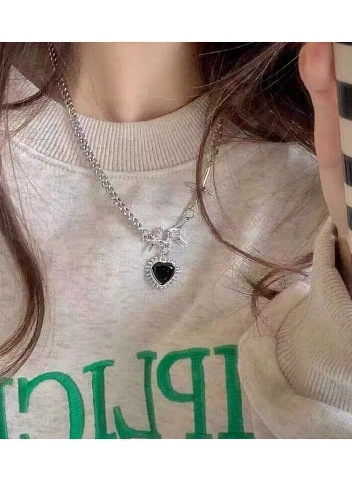Fade-Resistant Heart Necklace for Women – Minimalist Chic Sweet Spicy Collarbone Chain, Premium Small-Brand Design