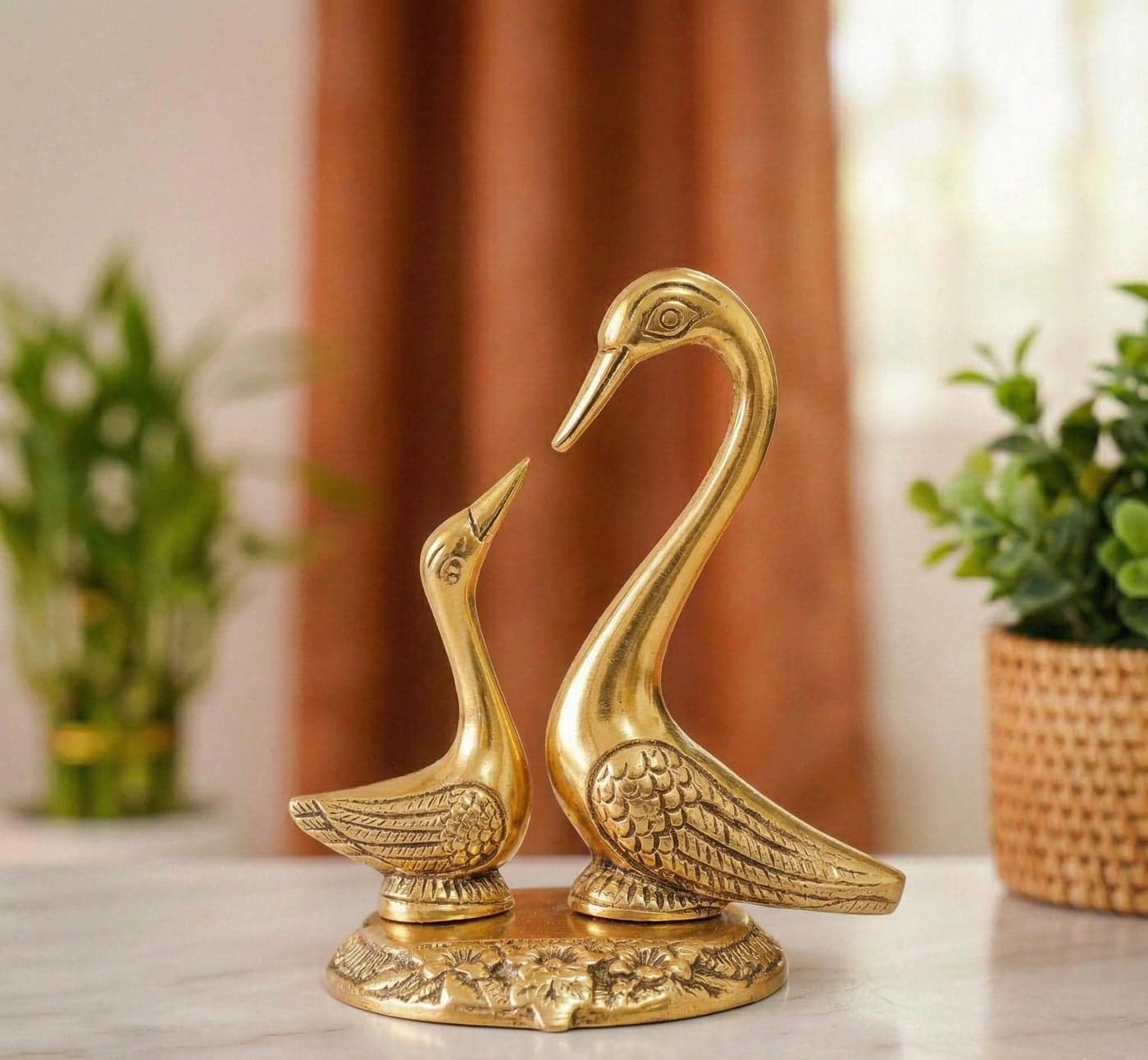 KridayKraft Love Birds Swanset Pair of Kissing Duck Metal Statue,Love for Romantic Gift to Boy Friend,Girlfriend,Animal Lover Friends, Decor Your Home,Office,Showcase,Animal Showpiece Figurines,
