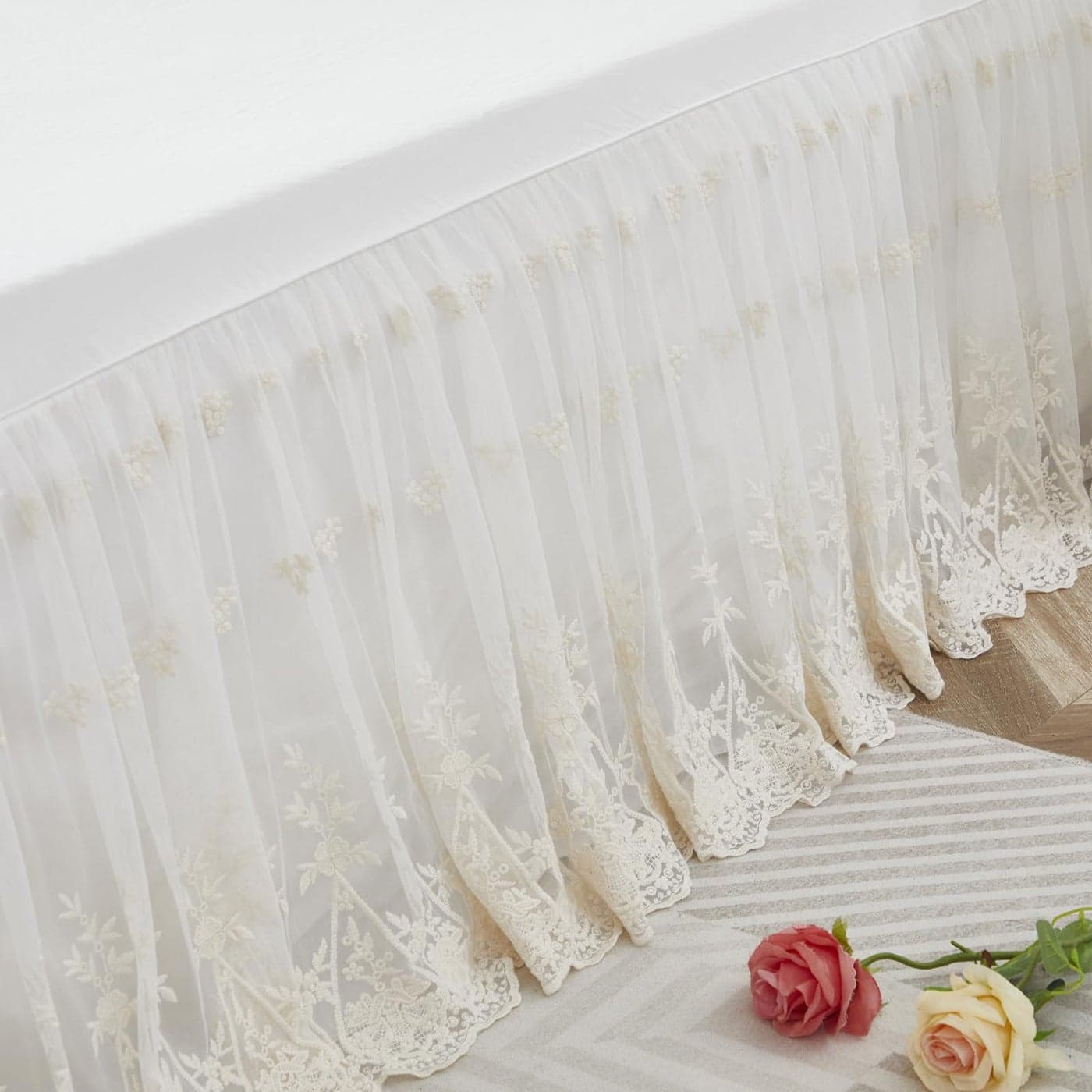 Brandream Queen Size Luxury Cream White Lace Bed Skirt 18 Inch Drop Romantic Girls Bed Sheets Cover Elegant Skirted Sheet
