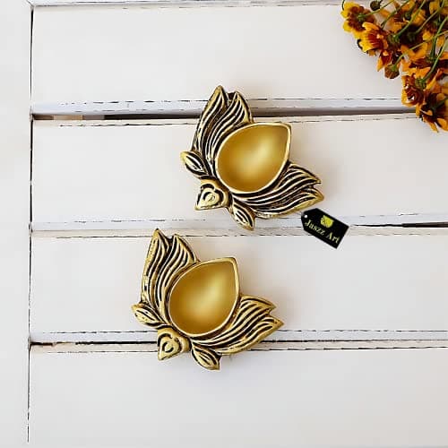 Jaszz Art Brass Flower Diya (4 inches and 250g) Small Ethnic Design Handmade Curved Oil Wick Antique Kuber Deepak Lamp for Home Decor Temple Puja Office Counter Decoration Festival Gift (Pack of 2)