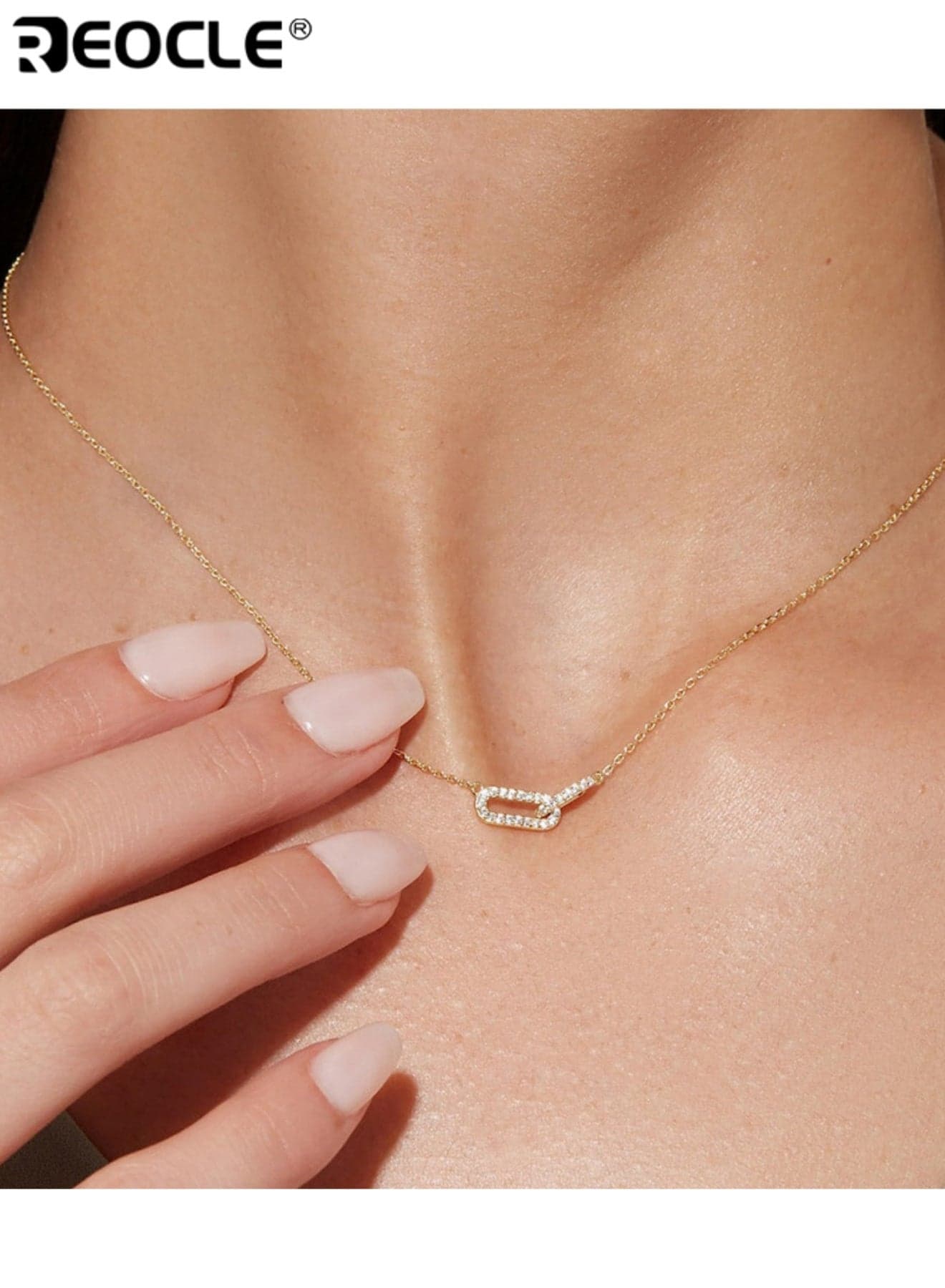 Women's Interlocked Heart Pendant Necklace Sparkle-Accented Linked Charm on Slim Chain for Romantic Minimalist Styling