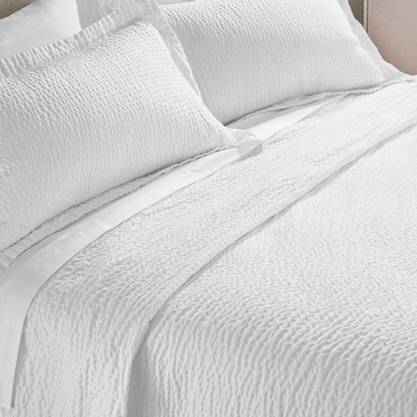 Courtyard by Marriott Textured Coverlet Lightweight Coverlet with WashActivated Ripple Texture Exclusively for Courtyard White Queen Perfect for Warmer Temperatures Breathable