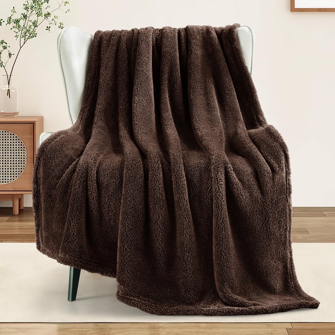Exclusivo Mezcla Soft Fleece Throw Blanket for Couch Super Soft Velvet Plush Fleece Blankets Fuzzy Cozy and Warm for Winter 50x60 Inches Coffee