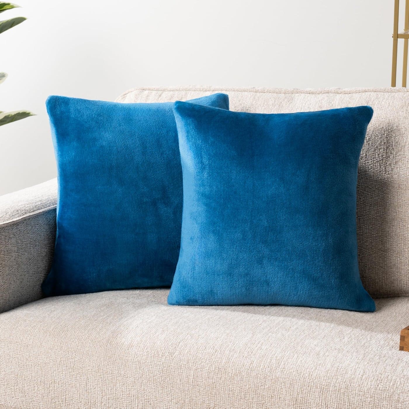 PAVILIA Teal Blue Throw Pillow Covers 18x18 Set of 2 Decorative Pillow Cases for Bed Sofa Couch Boho Aesthetic Accent Decor Cushion Bedroom Living Room Velvet Square Euro Sham Cover Turquoise Blue