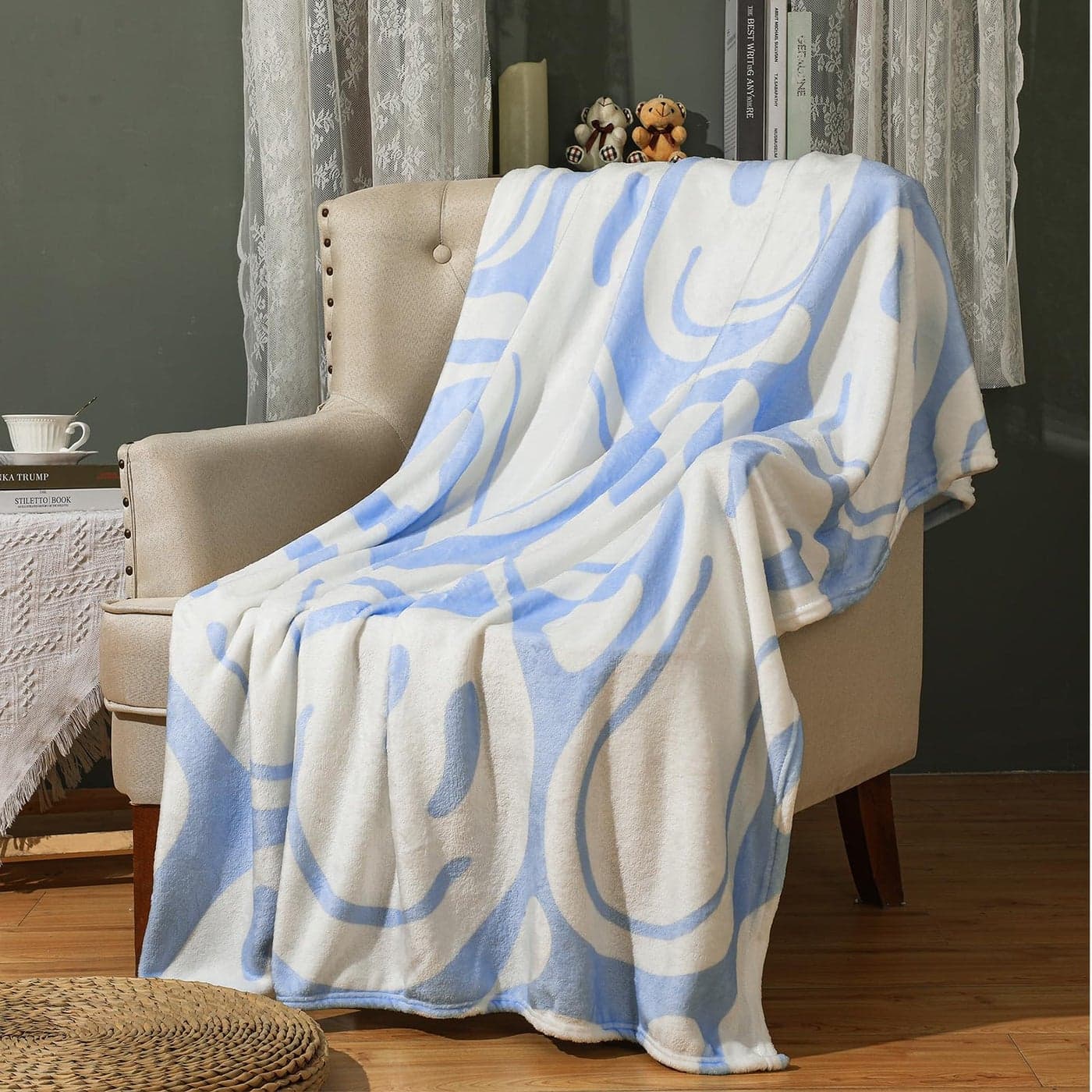 Frienda Preppy Throw Blanket Smile Face Cute Flannel Soft Plush Fuzzy Blanket Preppy Bedding Stuff for Dormitory Living Room 50 x 60Blue Distort Smile Face