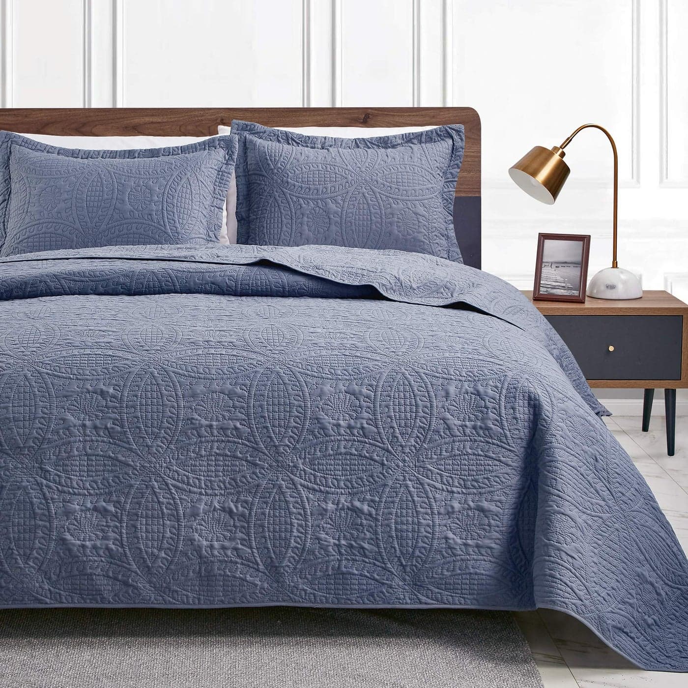 Loves cabin King Size Quilt Set Blue Bedspreads Soft Bed Summer Lightweight Bedspread Comforter Modern Style Coin Pattern Coverlet for All Season 3 Pieces 1 Quilt 2 Pillow Shams