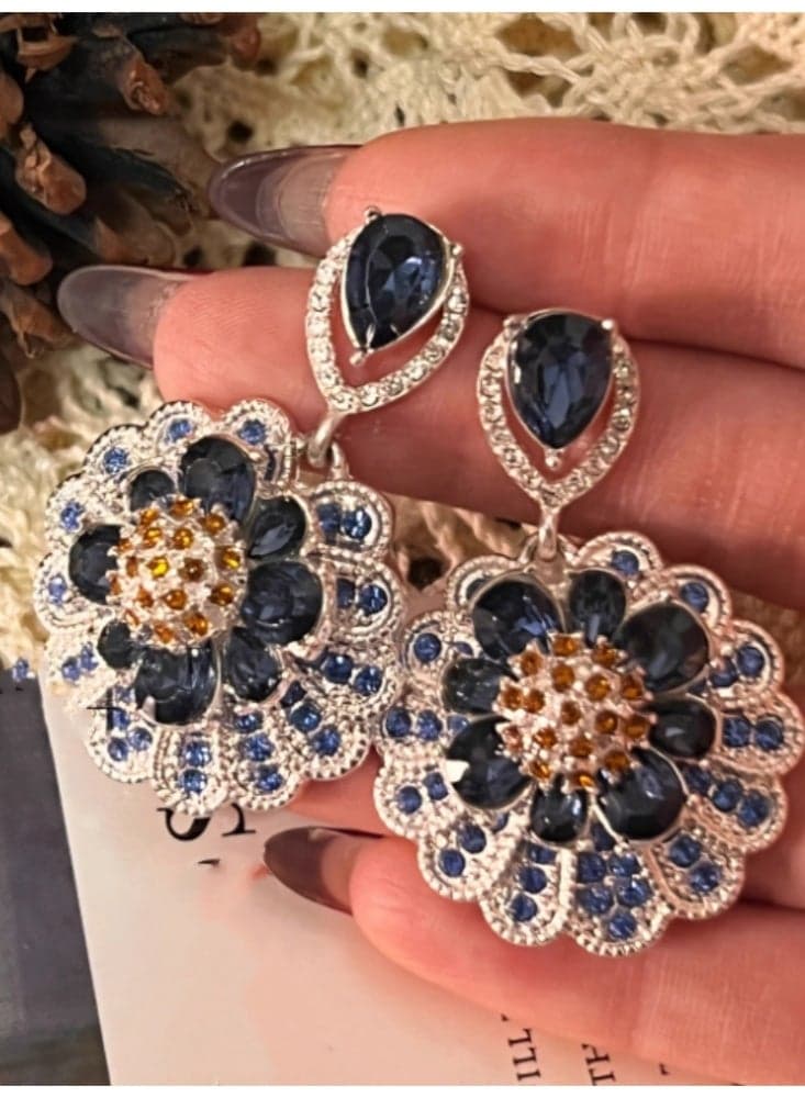 Mid Ancient French Retro Classic Sparkling Honey Inlaid Earrings