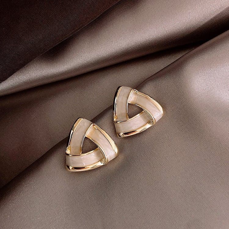Korean Style 2023 New Arrival Pearl Earrings Women'S Simple Elegant All-Match Earrings Tiktok Ear Jewelry