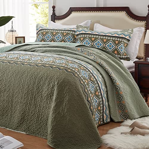 LEAONME Quilt Set King Size 3 Piece Bedspread Coverlet Lightweight Comforter Microfiber Bedding Set All Season Oversized 98x106 Inch Bed Cover Bohemian Patchwork Olive Green(1 Quilt, 2 Pillow Shams)