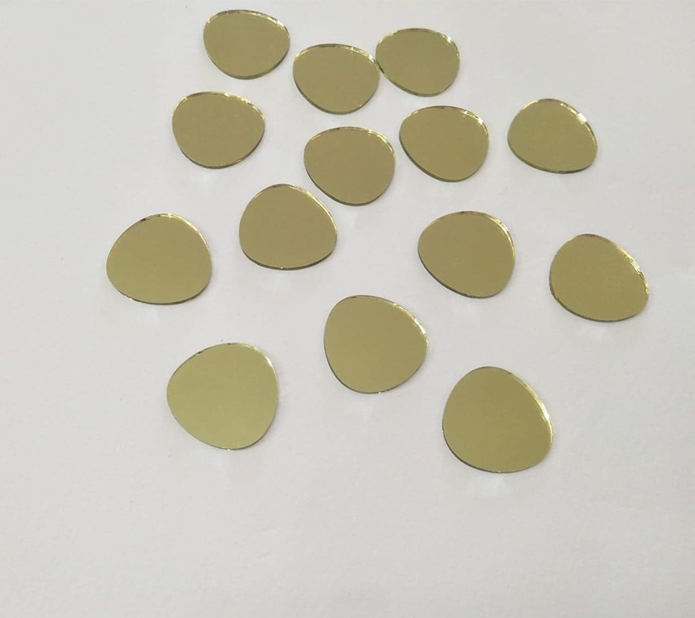 100pcs of Oval Pebble Glass Mirror Mosaic Pieces for DIY Craft Plates Flowerpots Vases Cups Mosaic Making Supplies Gold Mirror