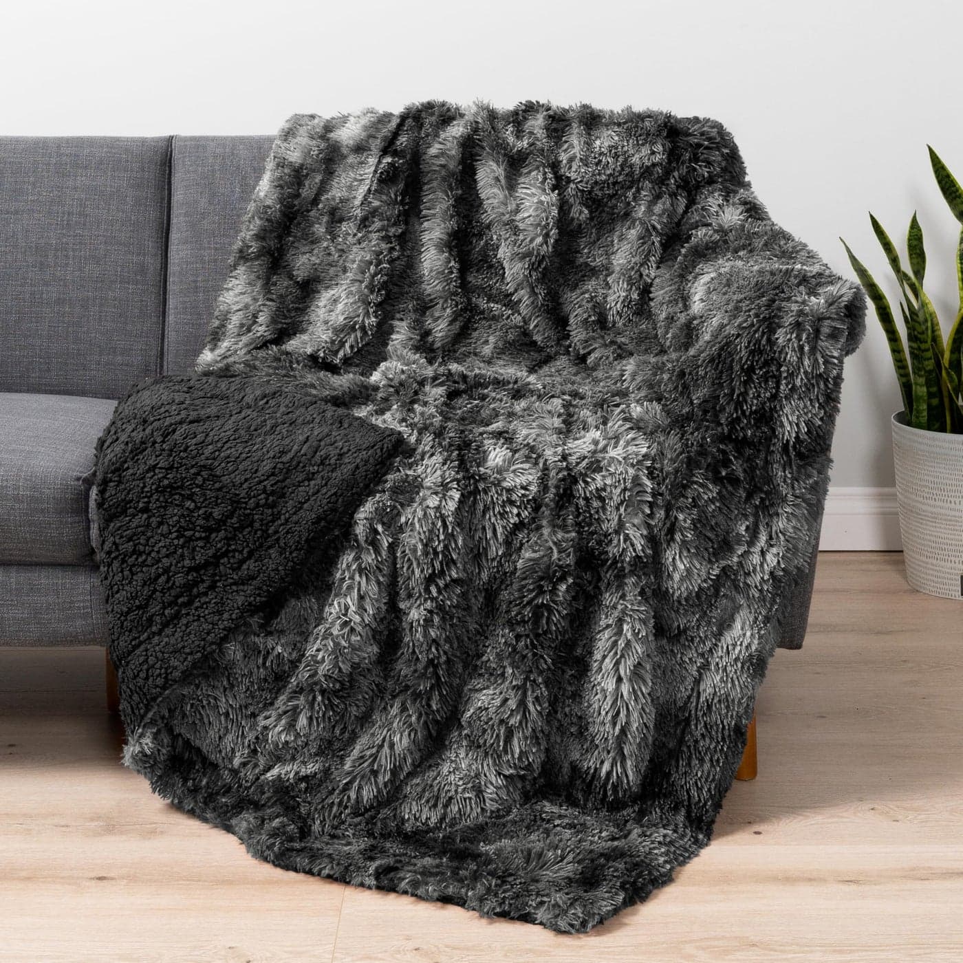 Pavilia Black Fluffy Throw Blanket Fuzzy Plush Warm Blanket for Couch Bed Sofa Super Soft Thick Faux Fur Sherpa TieDye 50x60