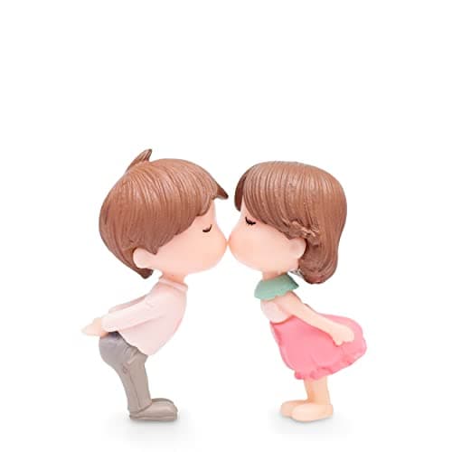 iDream Adorable Couple Resin Showpiece Miniatures – Romantic Home Decor, Cute Love Figurines for Table, Car Dashboard, Gift for Couples, Anniversary, Birthday, Valentine’s Day (White & Pink)