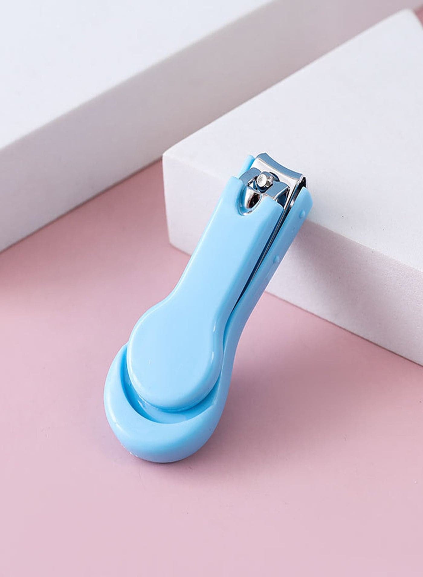Nail clippers Blue color