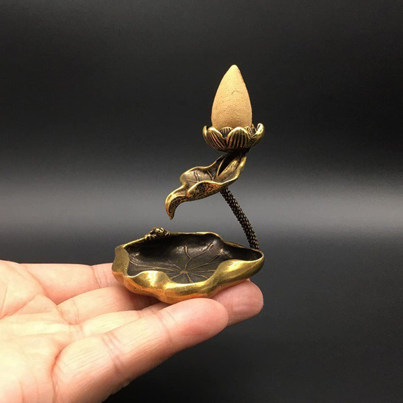 OwMell Lotus Backflow Incense Holder Vintage Brass Lotus Waterfall Incense Burner Aromatherapy Ornament Home Decor Frog