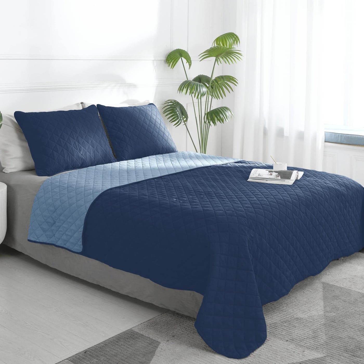 EasyGoing FullQueen Size Reversible Quilt Set with 1 Quilt and 2 Pillow Shams Soft Bed Quilt Cover Water Resistant Lightweight Microfiber Bedspread Stain Resistant Dark BlueLight Blue