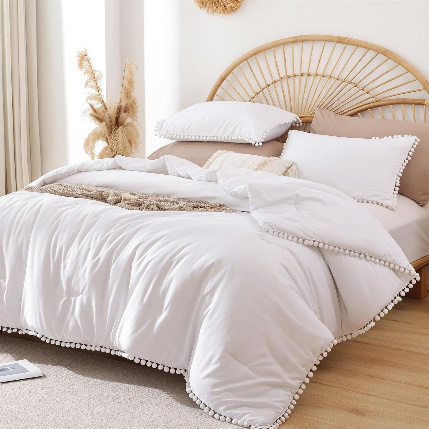 YIRDDEO Full Size Comforter Sets Full Size Comforter with Ball Pom Fringe Soft Bedding Set for All Seasons 3 Pieces 1 Comforter 79x90 2 Pillow Shams20x26 White