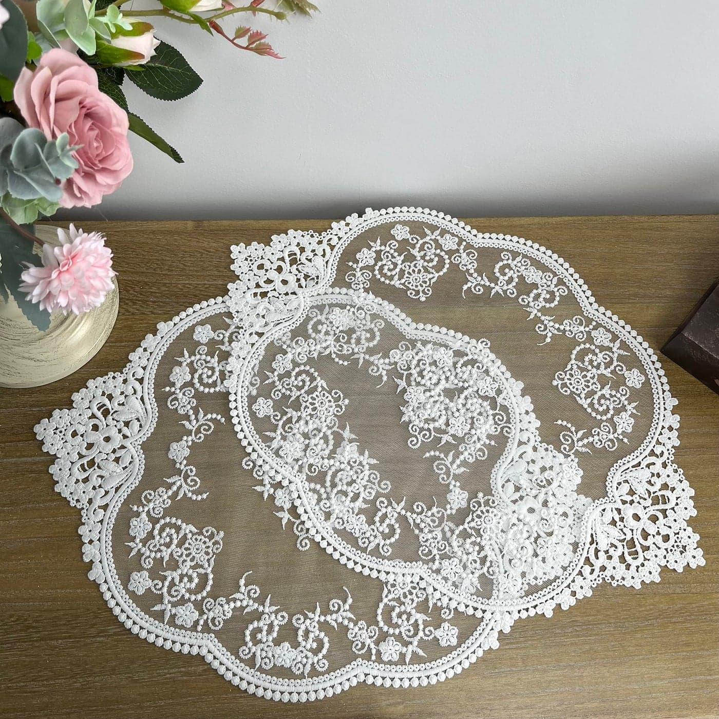 2PACK Retro French Style Lace Placemats Fashionable Floret Embroidered Lace Doilies vase mat 15x12White
