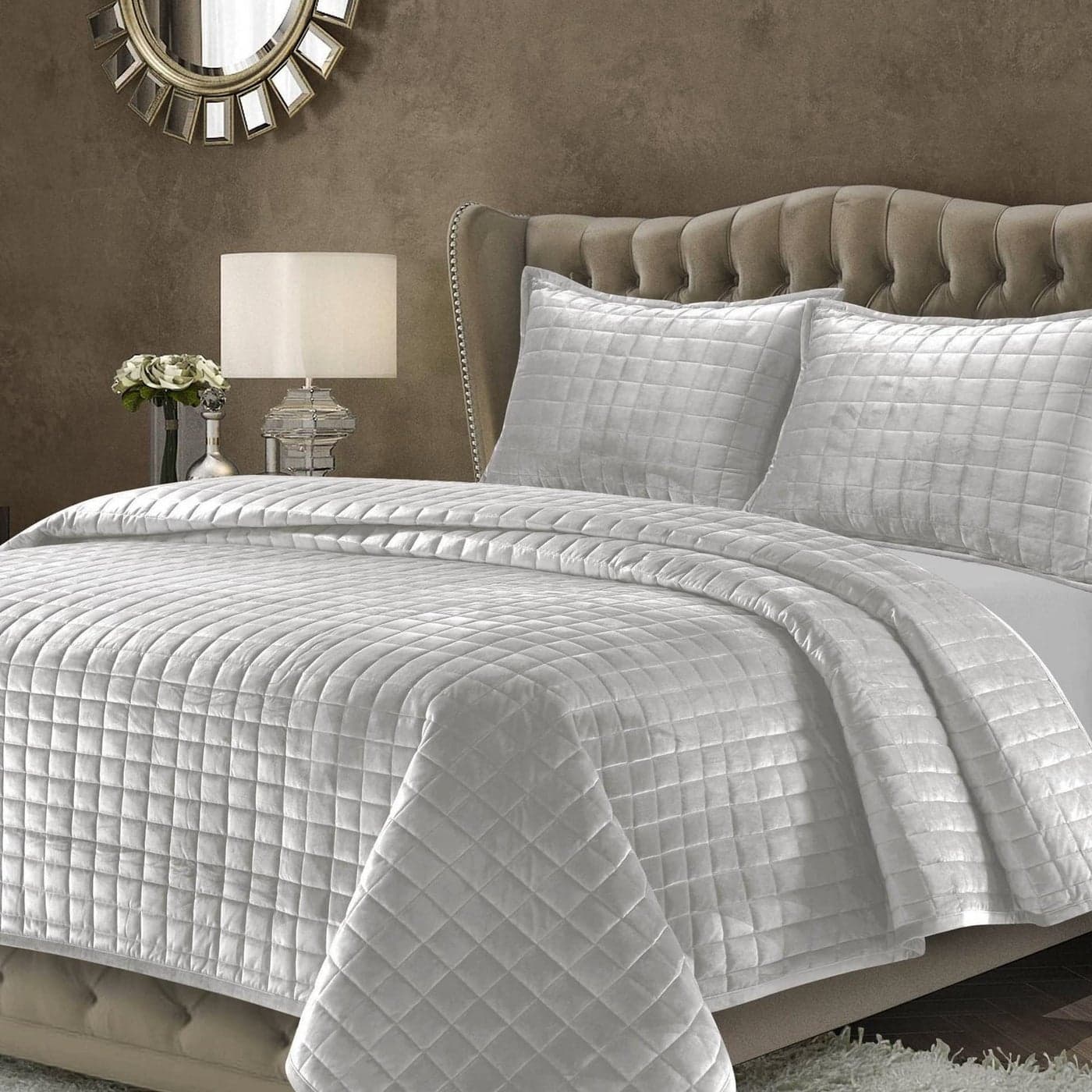 Tribeca Living Luxury Velvet Quilt Set King Bedding Set 260 GSM Soft Velvet Oversized Comforter Set Florence Box Stitch Premium Bedspread Coverlet for All Season with 2 Pillow Shams Silver Grey
