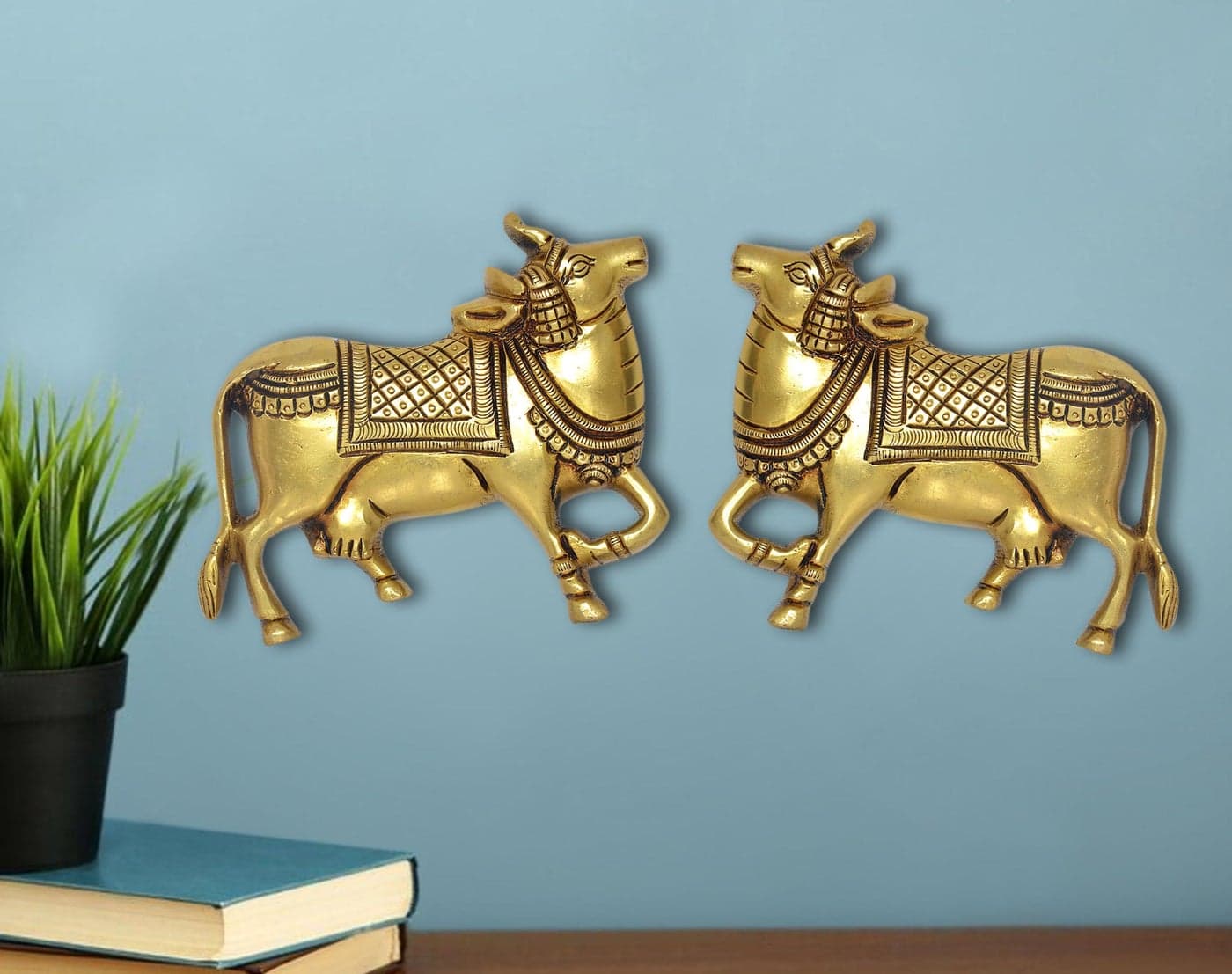 Dattatreya Brass Kamdhenu Cow Pair Wall Hanging Vastu Gau MATA Statues for Home Decor and Ofice Wall Decor Vastu Pooja Figurine (Height: 4 inch) (Gold)