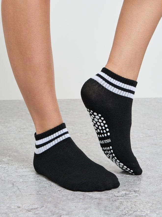 Styli Dual Stripe Ankle Length Silicon Pad Yoga Socks