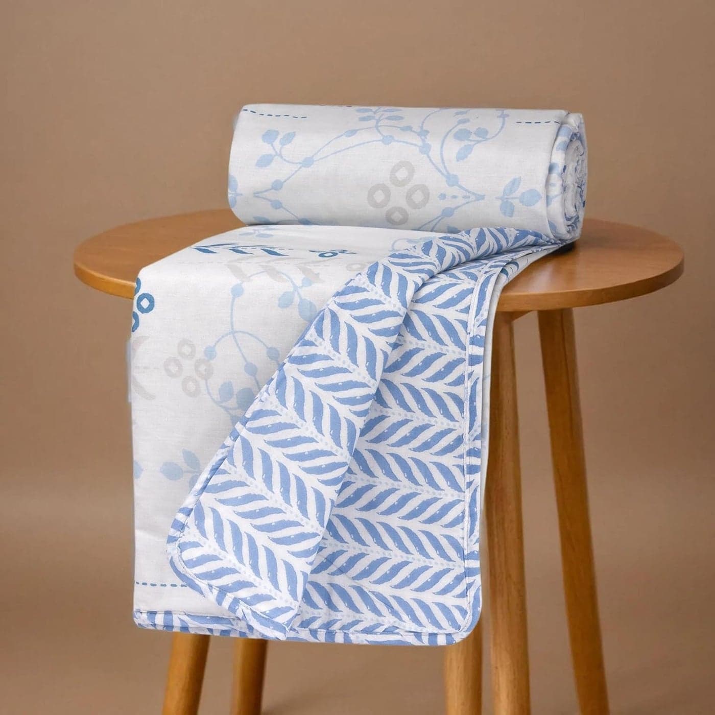 HUESLAND 100 Cotton Reversible Dohar Single Bed Cotton Soft Cambric Weave All Weather Light AC Blanket 56 x 89 inches Petal White Arctic Blue