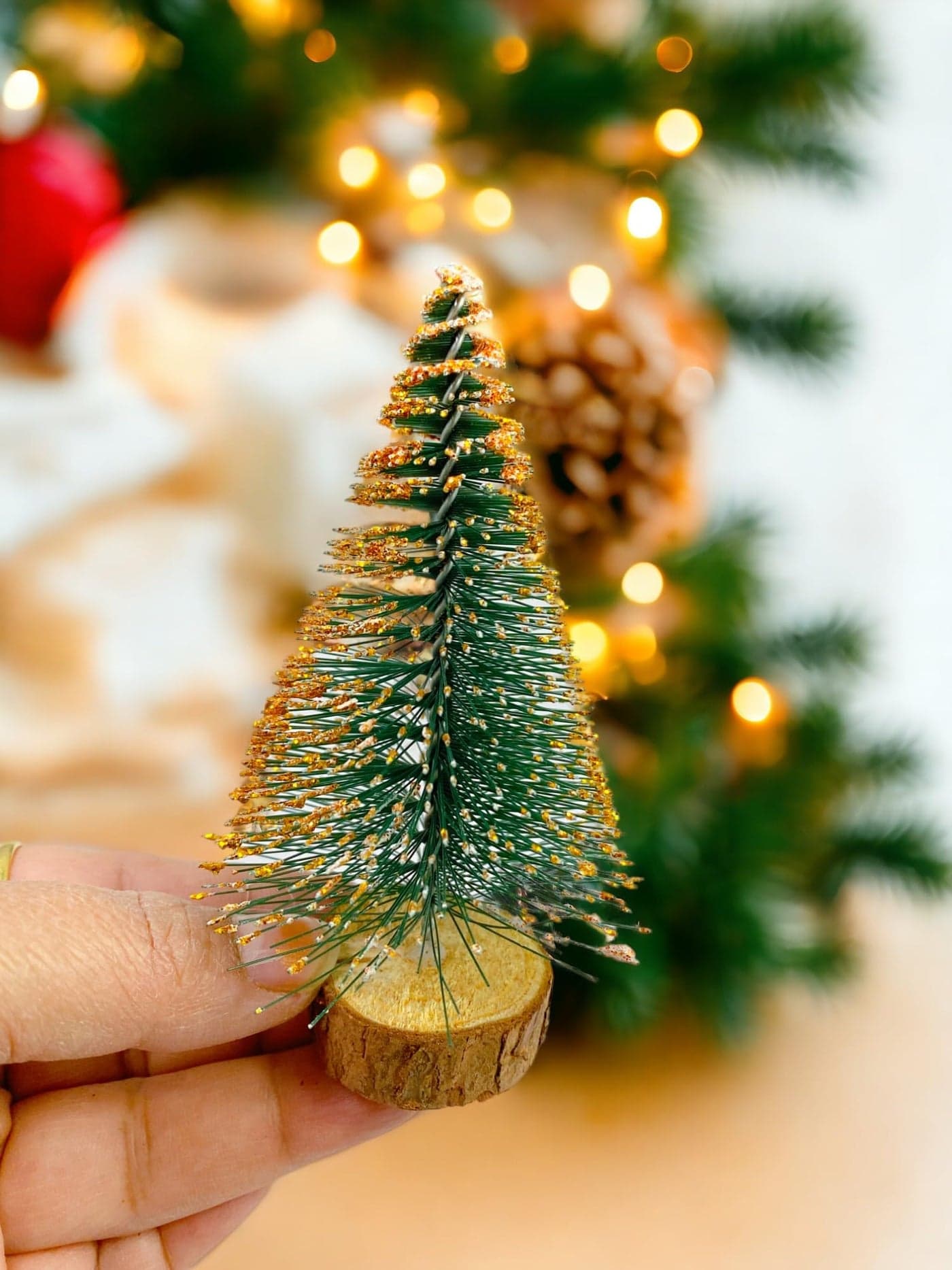 Evisha 4 Pcs Mini Christmas Trees,Tabletop Frosted Christmas Pine Tree with Wood Base for Christmas Home Party Decoration Colour May Vary