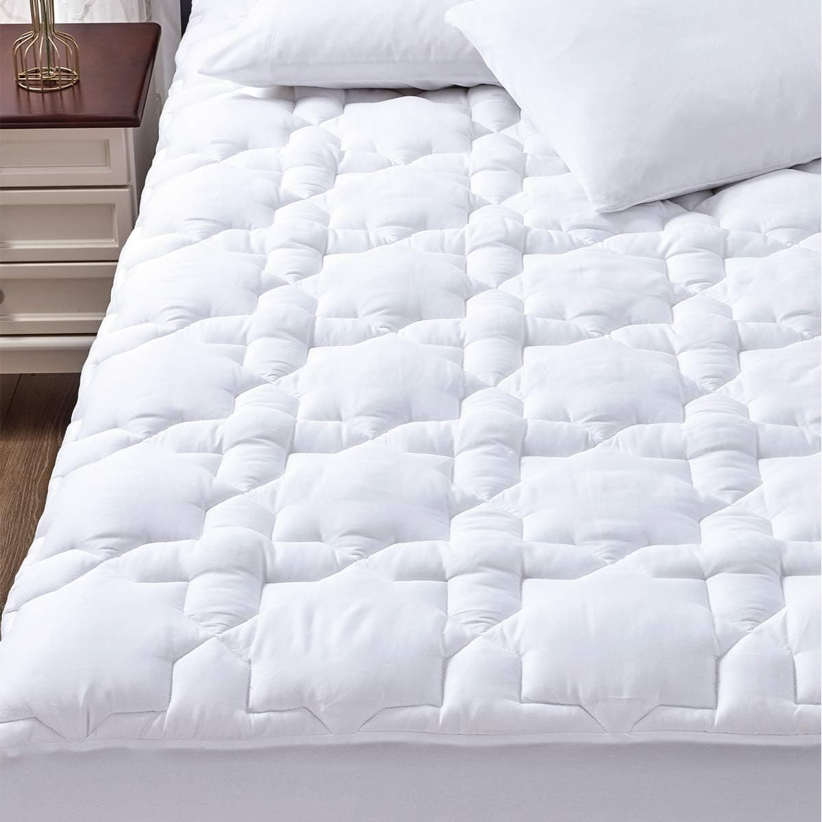 CozyLux California King Mattress Pad Deep Pocket Up to 21 Non Slip Cotton Cooling Mattress Topper Breathable and Soft Mattress Cover Thick Pillowtop 450GSM Bed Mattress Pad 72x84 Inches White