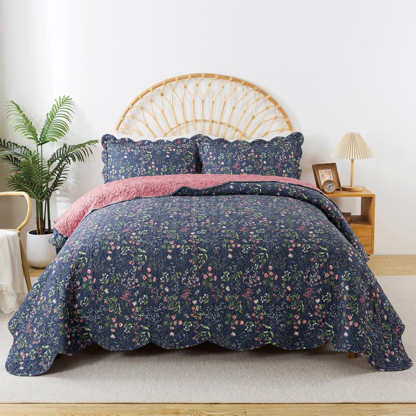 HoneiLife Floral Quilts King Size Microfiber Coverlets 3PieceLightweight Bed Cover King Quilt Bedding Set All Season QuiltsFlower Sea
