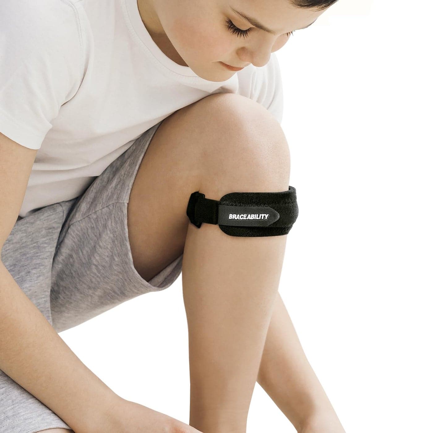 BraceAbility Kids Knee Band Youth Patellar Tendon Support Strap Child Osgood Schlatter Brace for Jumpers Knee Patella Tendonitis Sports Wrap for Running Soccer Volleyball Basketball S