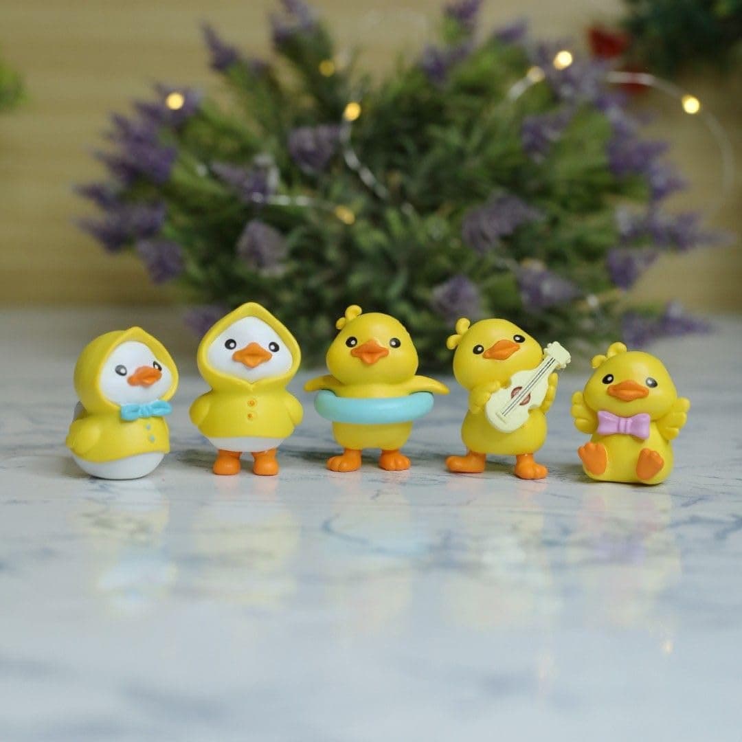 PICKARTME Cute Bird Chicks Set of 6 Miniature Set for Unique Gift Home DecorChristmas Bedroom Living Room Office Restaurant Decor Car Dashboard Items Resin
