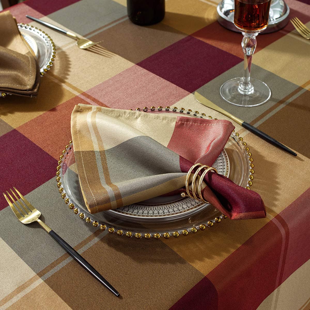 Checkered Style Cloth Napkins 20 x 20 Inch 4 Pieces Washable Comfortable for Restaurant Family Dinners Weddings Parties and BanquetsSquare 20 x 20 Red