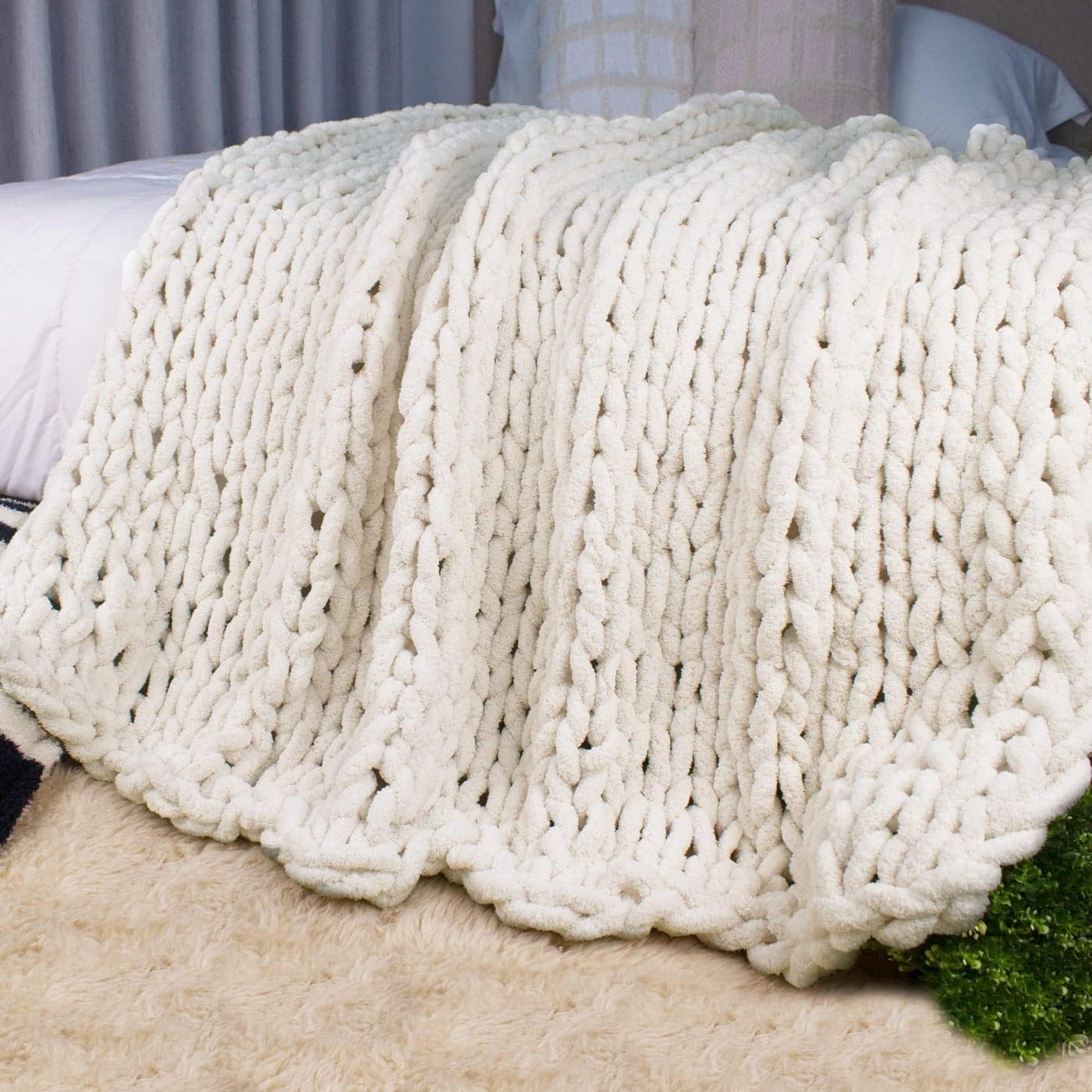 Carriediosa Chunky Knit Throw Blanket 60 X 80 Twin 100 Hand Made Large Chenille Loop Yarn Soft Fluffy Throws for Couch Sofa Bed Big Crochet Cozy Heavy Thick Cable Woven Blankets Cream White