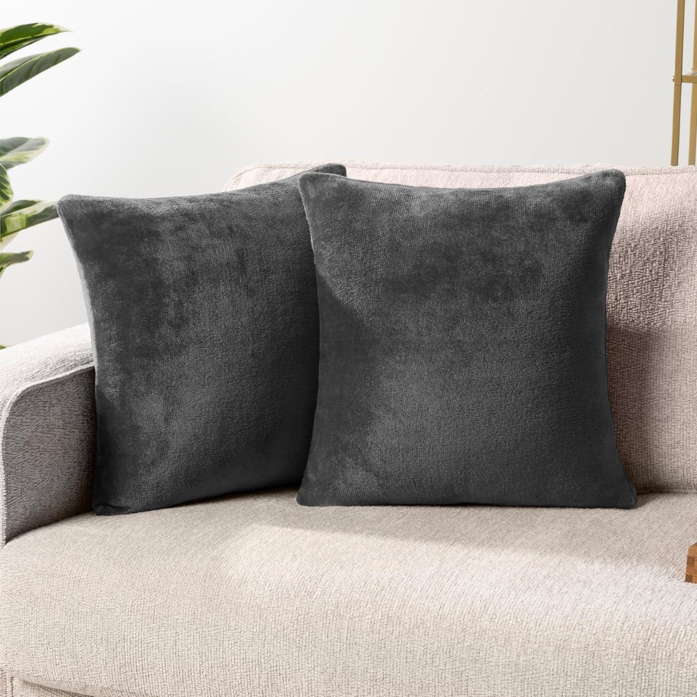 PAVILIA Dark Gray Throw Pillow Covers 18x18 Set of 2 Decorative Pillow Cases for Bed Sofa Couch Boho Aesthetic Accent Decor Cushion for Bedroom Living Room Velvet Square Euro Sham Covers Dark Grey