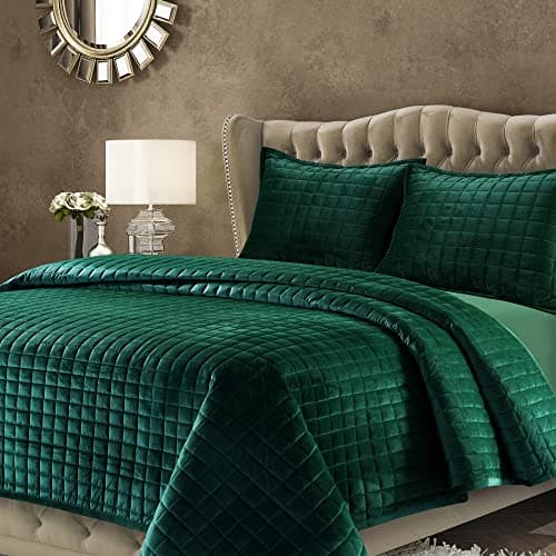 Tribeca Living Luxury Velvet Quilt Queen Size Set - 260GSM Ultra-Soft Oversized Velvet Bedspread Comforter Set with 2 Shams, in Florence Emerald Green